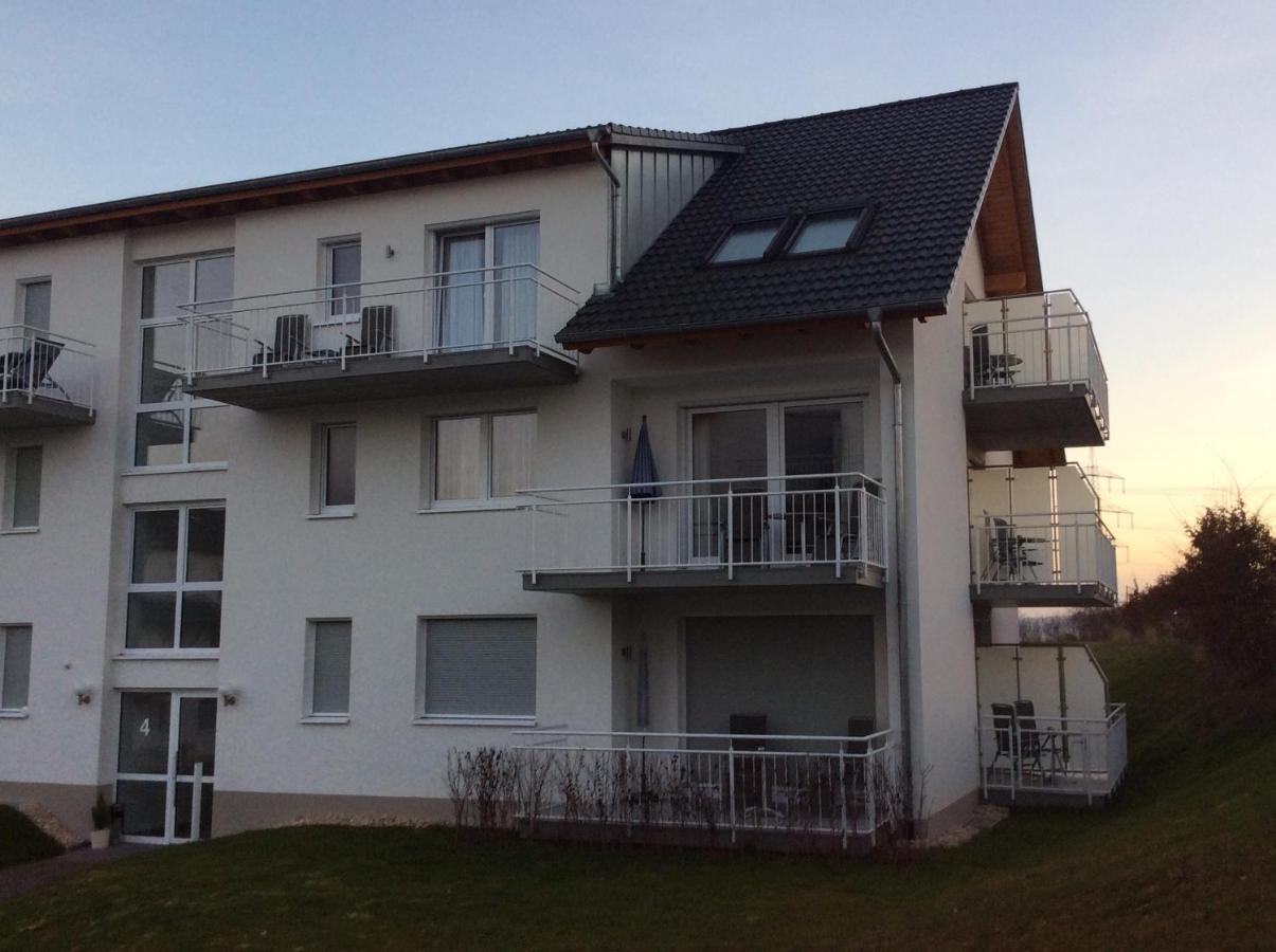 2-Zimmer-Ferienwohnung Mit Hotelservice Und 2 Balkons - Golf, Bike Und Wellness Im Markgraeflerland Бад-Беллінген Екстер'єр фото