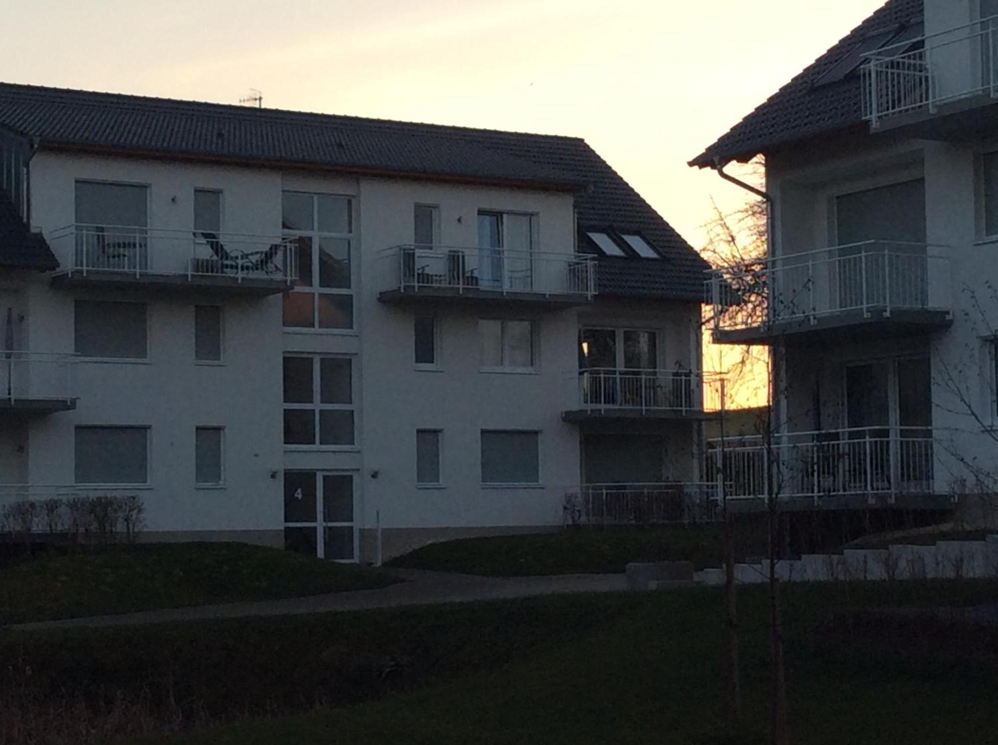 2-Zimmer-Ferienwohnung Mit Hotelservice Und 2 Balkons - Golf, Bike Und Wellness Im Markgraeflerland Бад-Беллінген Екстер'єр фото