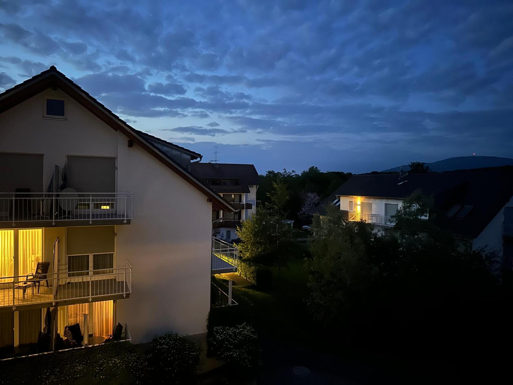 2-Zimmer-Ferienwohnung Mit Hotelservice Und 2 Balkons - Golf, Bike Und Wellness Im Markgraeflerland Бад-Беллінген Екстер'єр фото